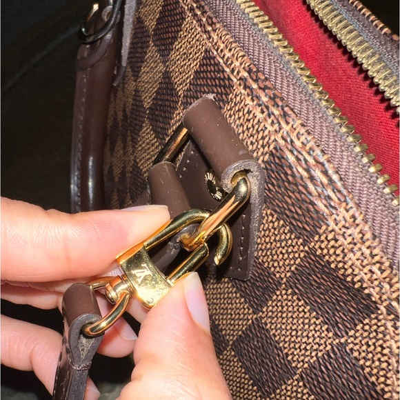 Authentic Louis Vuitton Handbag/Cross body bag - Picture 6 of 11